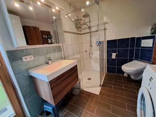 Vonios kambarys apgyvendinimo įstaigoje Holiday Home Haus Broda by Interhome