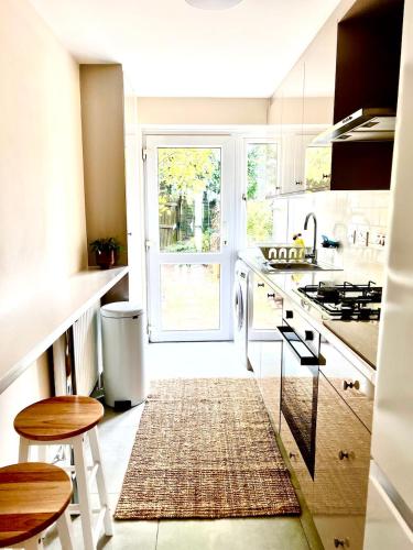 a kitchen with a sink and a stove at Spacious garden 2 bed, sleeps 5 in Oxford