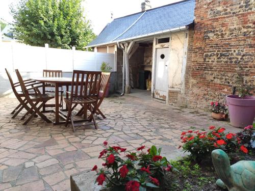 Photo de la galerie de l'établissement Gîte de l'église à Saint Saëns, à Saint-Saëns