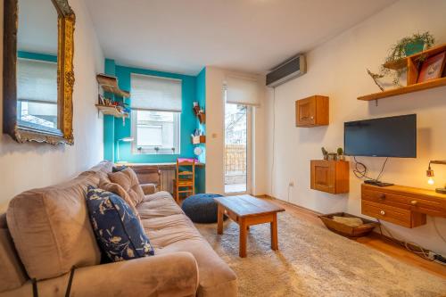 1 Bedroom Natural Condo