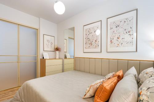 Stylish Poveiros Flat w Balcony by LovelyStay