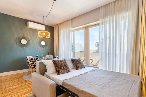 Stylish Poveiros Flat w Balcony by LovelyStay
