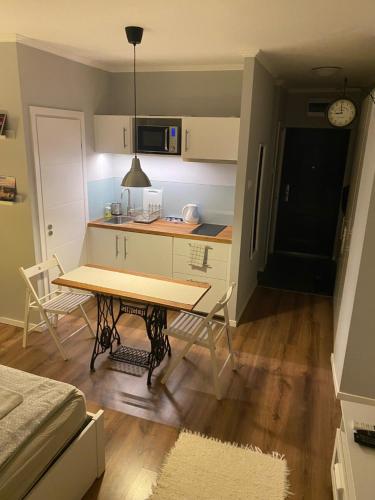 a kitchen with a table and a dining room at B&B Apartman Eger in Eger