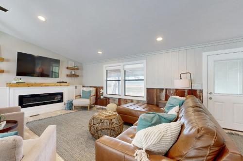 Lake Buchanan Living – Photos 4