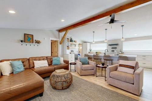 Lake Buchanan Living – Photos 5