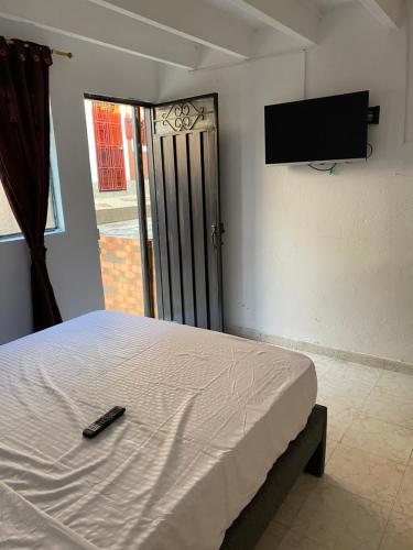 a remote control sitting on a bed in a bedroom at Apartaestudio Bellapalma Socorro Calle 16a # 7-37 in Socorro