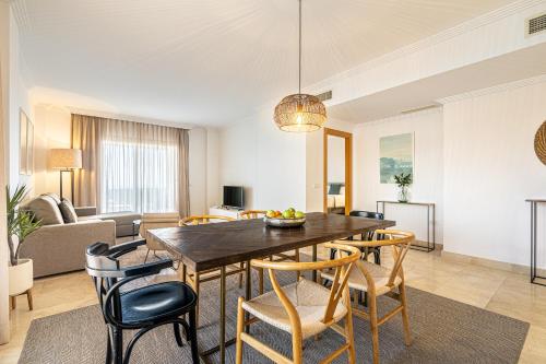 Large 3-Bedroom Nestled in Golf Paradise