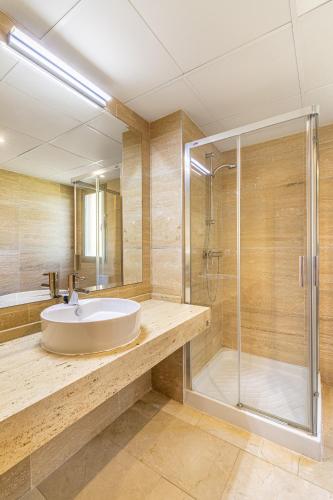 Large 3-Bedroom Nestled in Golf Paradise