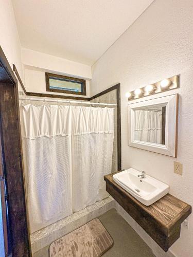 Et badeværelse på Bella's Backpackers Hostel