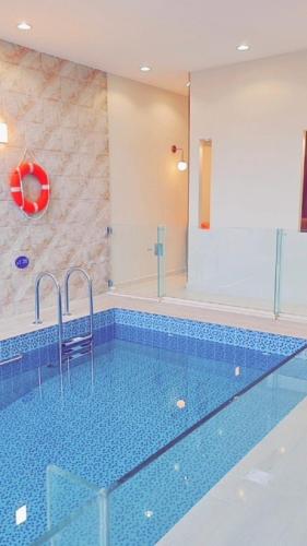 a large swimming pool with a blue tile floor at شاليهات سرايا ان لبيوت العطلات in Jazan