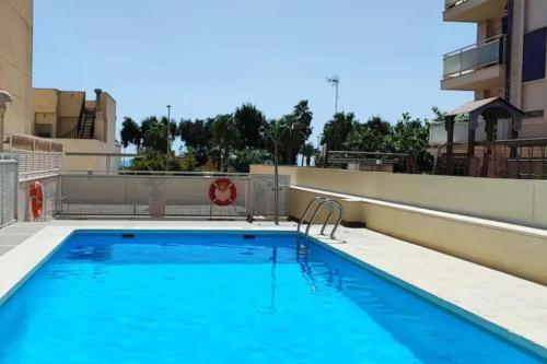 a swimming pool on the roof of a building at Apartamento en Xilxes con preciosas vistas al mar in Chilches