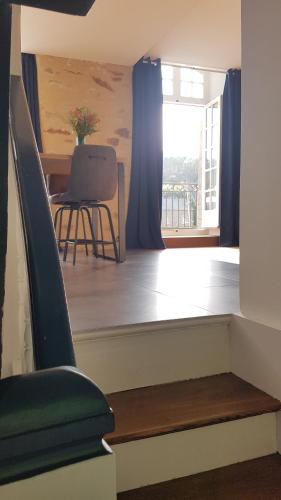 Photo de la galerie de l'établissement Sur le port, maison spacieuse paisible avec jardin, à Dinan