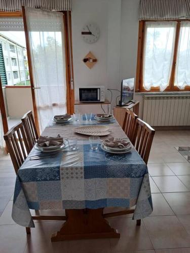 TV a/nebo společenská místnost v ubytování Appartamento Rossana - Luni (SP)