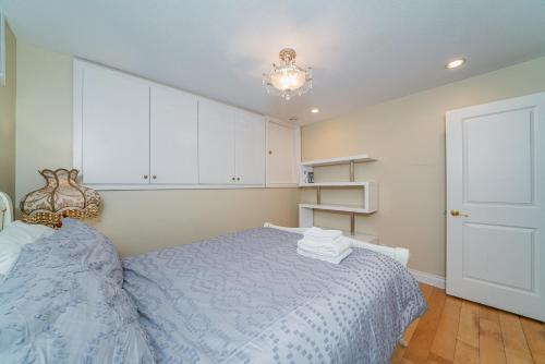 a bedroom with a blue bed and white cabinets at 38-Villa in Vancouver
