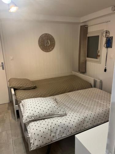 Katil atau katil-katil dalam bilik di Logement ICARE 5km de Crolles, Soitec , ST
