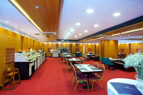 Ресторан / й інші заклади харчування у The Hera Platinum Hotel