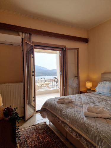 Alexandra's Cozy Sea View Apartment