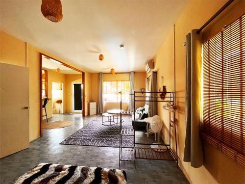 a living room with a couch and a table at Villa Wonderworld Resort in Ban Nua