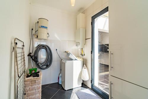 Køkken eller tekøkken på Villa Alex,pool and ocean view