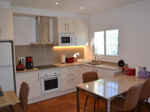 Maison avec Jardin, Terrasse et Piscine Commune à 3 km de la Plage à L'Estartit