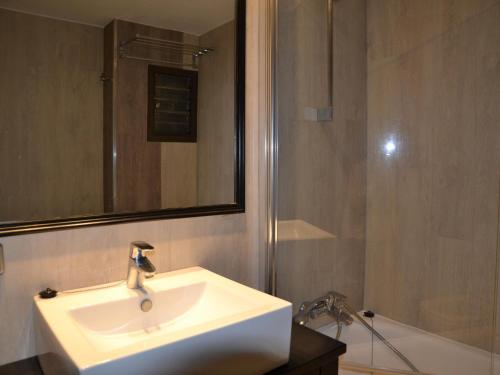 a bathroom with a white sink and a shower at Apartamento L'Estartit, 2 dormitorios, 5 personas - ES-323-3 in L'Estartit