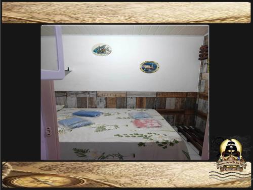 a room with a bed and a mirror at Pousada Piratas Di San Rocco in Maceió
