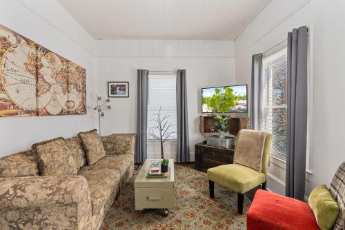 Imagen de la galería de Downtown Urban Flat - close to SMART Station, en Santa Rosa