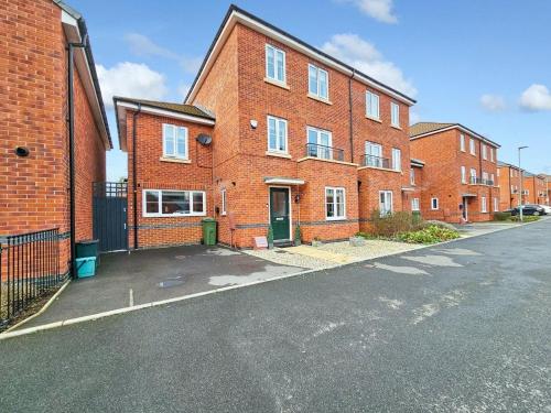 an empty street in front of a brick building at Cobblestone Studio by Fortuna Property Portfolio in Cheltenham