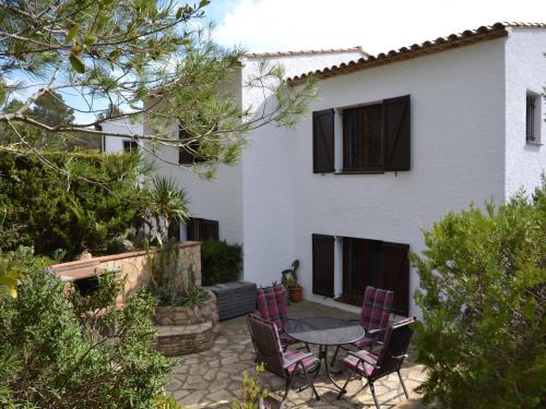 Maison familiale avec jardin et terrasse privée, piscine commune, proche de L'Estartit