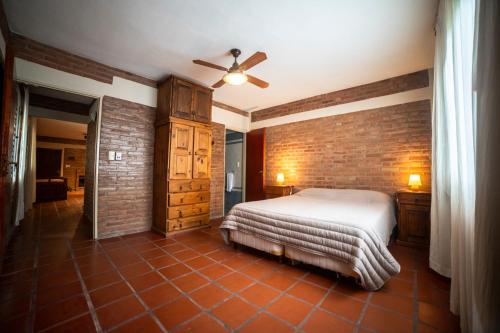 Tempat tidur dalam kamar di Cabañas Ocho Soles