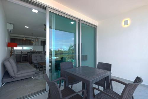 Ruang duduk di La Poza Suites
