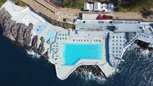 Oceanside Terrace Apartment by Holiday Rental Madeira