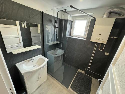 A bathroom at Appartement T3 Premium Belfort