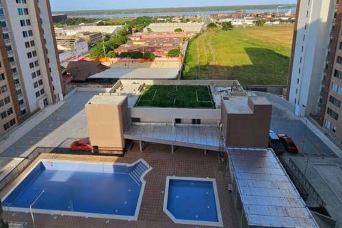 a building with two swimming pools on a roof at Apartamento cerca al malecón de Barranquilla in Barranquilla