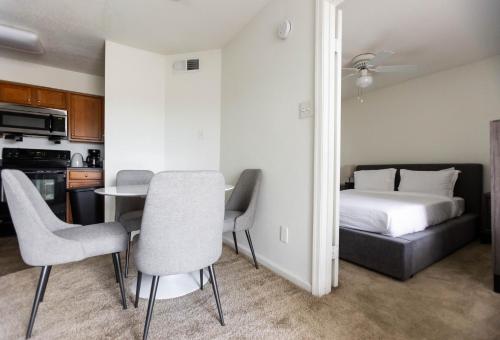 a bedroom with a bed and a table and chairs at Wyndham 912 Urban Chic, Wd, Parking, Pool in Hampton