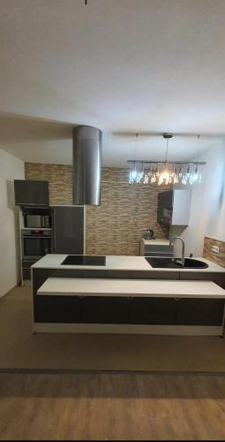 a kitchen with a large counter top in a room at Cityapartment12 bei Hauptbahnhof in Bremen