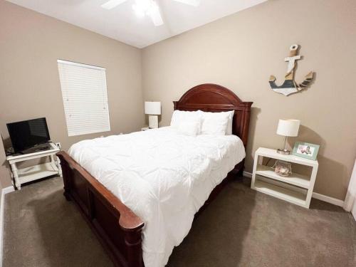 a bedroom with a large bed with white sheets at Destin Harbor Getaway in Destin