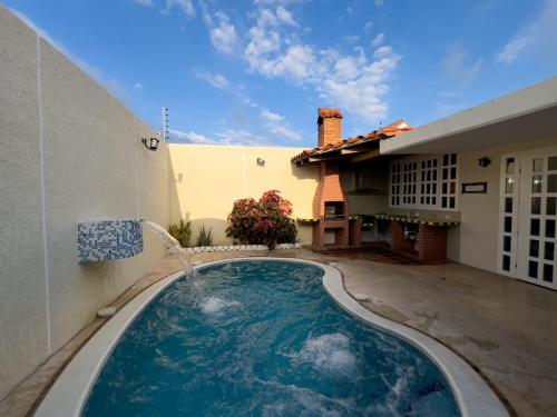 a swimming pool in the courtyard of a house at Casa Vacacional Premiun 09 in Tucacas