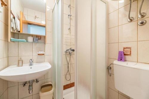 Apartments with parking space Baska, Krk - 22417