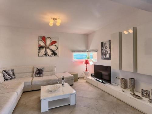 Family-friendly apartments with swimming pool Okrug Gornji, Ciovo - 22587