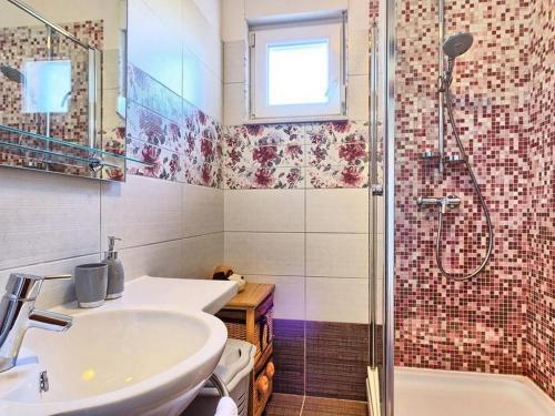 Family-friendly apartments with swimming pool Okrug Gornji, Ciovo - 22587