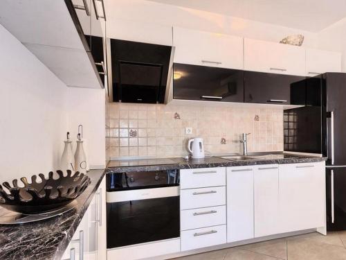 Family-friendly apartments with swimming pool Okrug Gornji, Ciovo - 22587