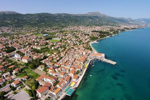 Apartments with parking space Kastel Stari, Kastela - 22590