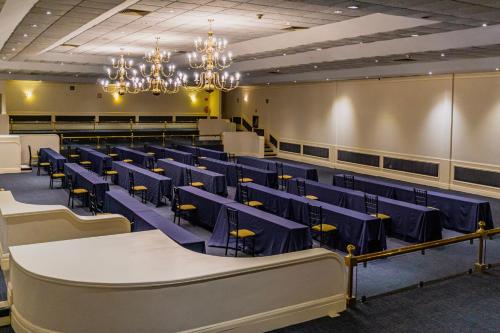 a conference room with blue tables and chairs at Gamma Monterrey Gran Hotel Ancira in Monterrey