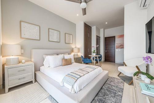 Ένα ή περισσότερα κρεβάτια σε δωμάτιο στο Exquisite Luxury Apartment in Enchanting Los Cabos