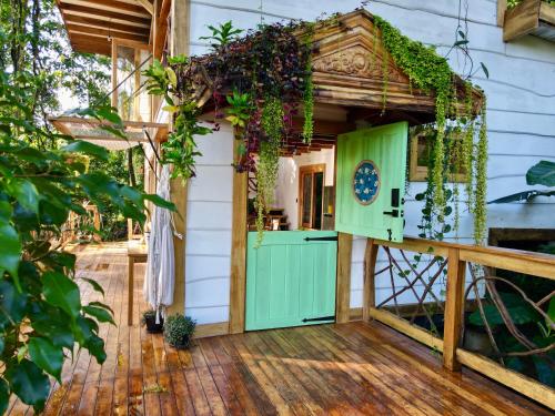 Jardín al aire libre en Jungle Spirit Treehouse