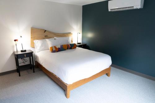 Ένα ή περισσότερα κρεβάτια σε δωμάτιο στο East Rock Inn