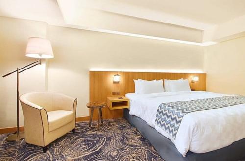 מיטה או מיטות בחדר ב-Louis Kienne Hotel Simpang Lima