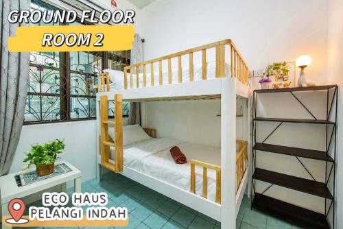 Katil atau katil-katil dalam bilik di ECOHAUs AeonTebrau/Pool/Netflix/Karaoke/Gaming