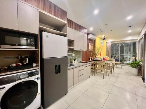 a kitchen with a washer and dryer in it at The Sóng Vũng Tàu - Mochi House in Vung Tau